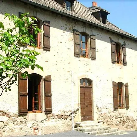 Confortable Au Coeur De Vitrac 40 M² Vue Sur Jardin Vitrac (Cantal)